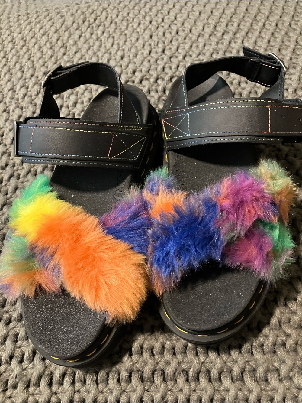 Dr. Martens Voss II Fluffy sandals